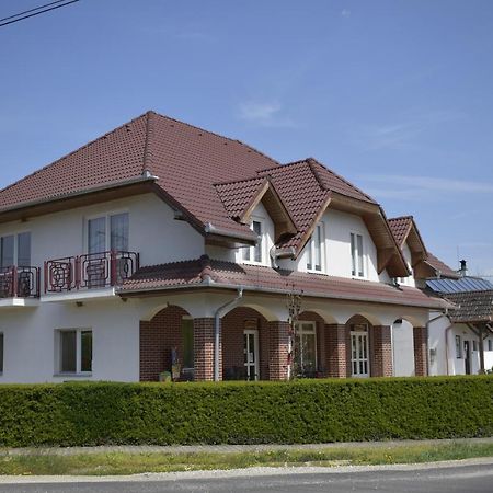 Fonix Apartmanhaz Nagypali Екстер'єр фото